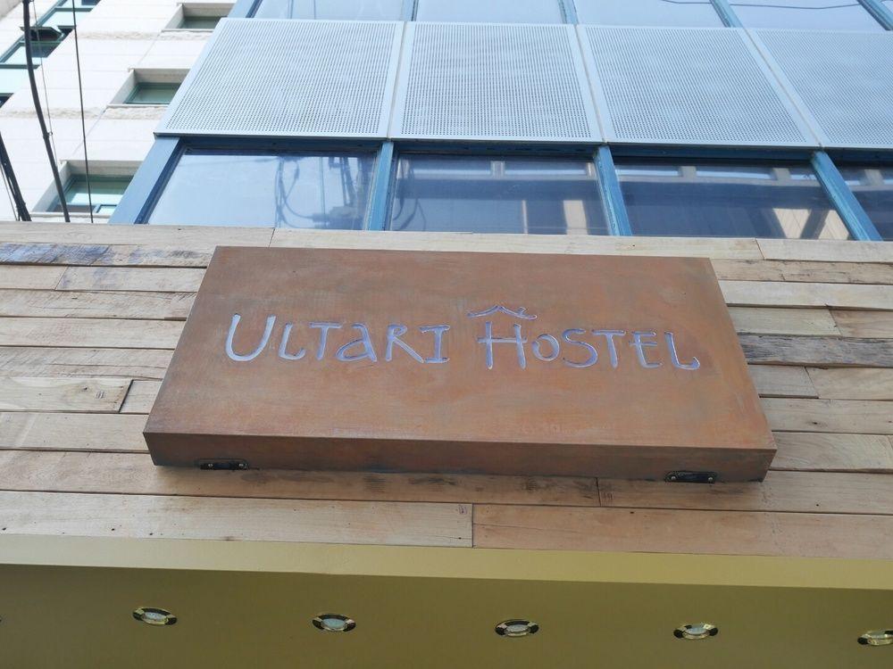 Sinchon Sisters Hostel Seoul Bagian luar foto