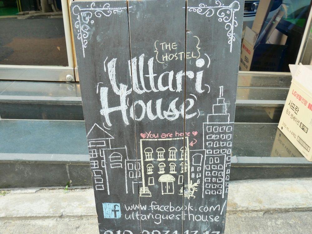 Sinchon Sisters Hostel Seoul Bagian luar foto