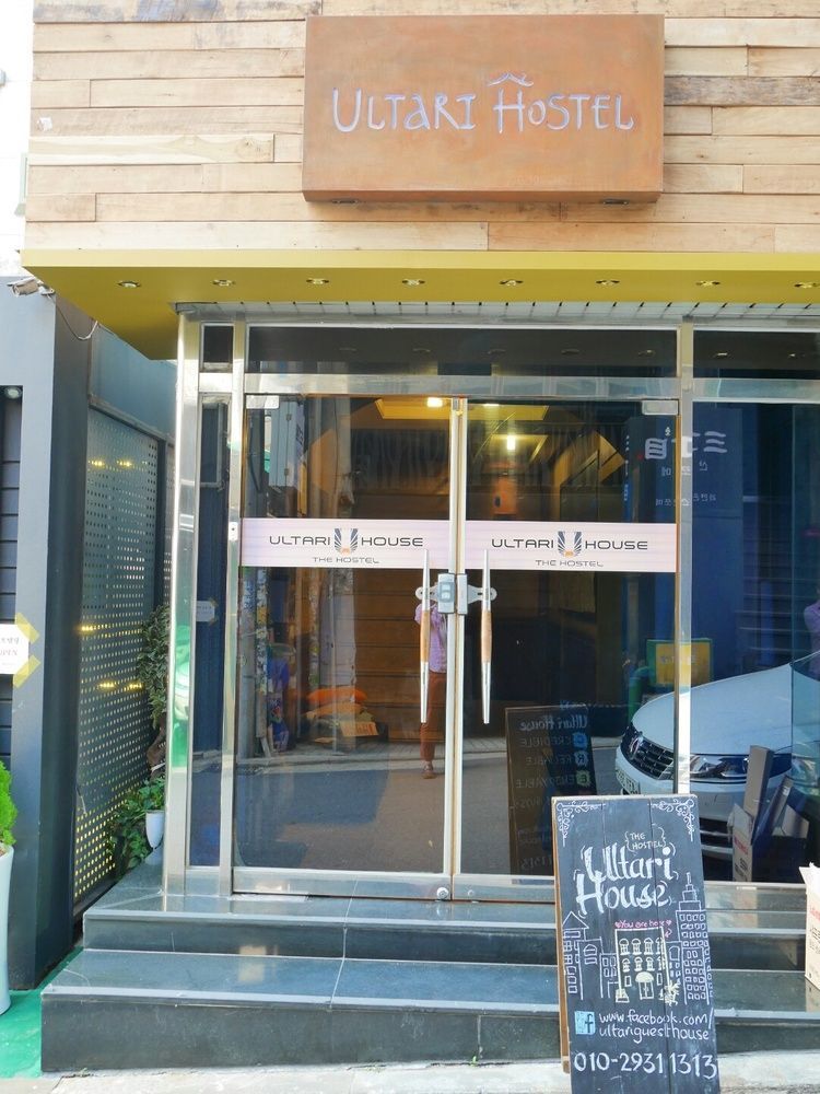 Sinchon Sisters Hostel Seoul Bagian luar foto