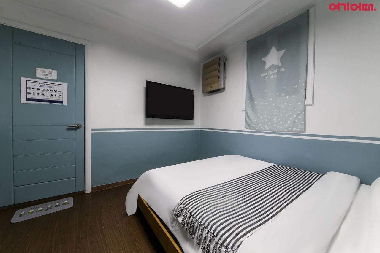 Sinchon Sisters Hostel Seoul Bagian luar foto