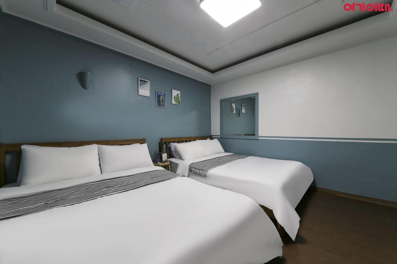 Sinchon Sisters Hostel Seoul Bagian luar foto