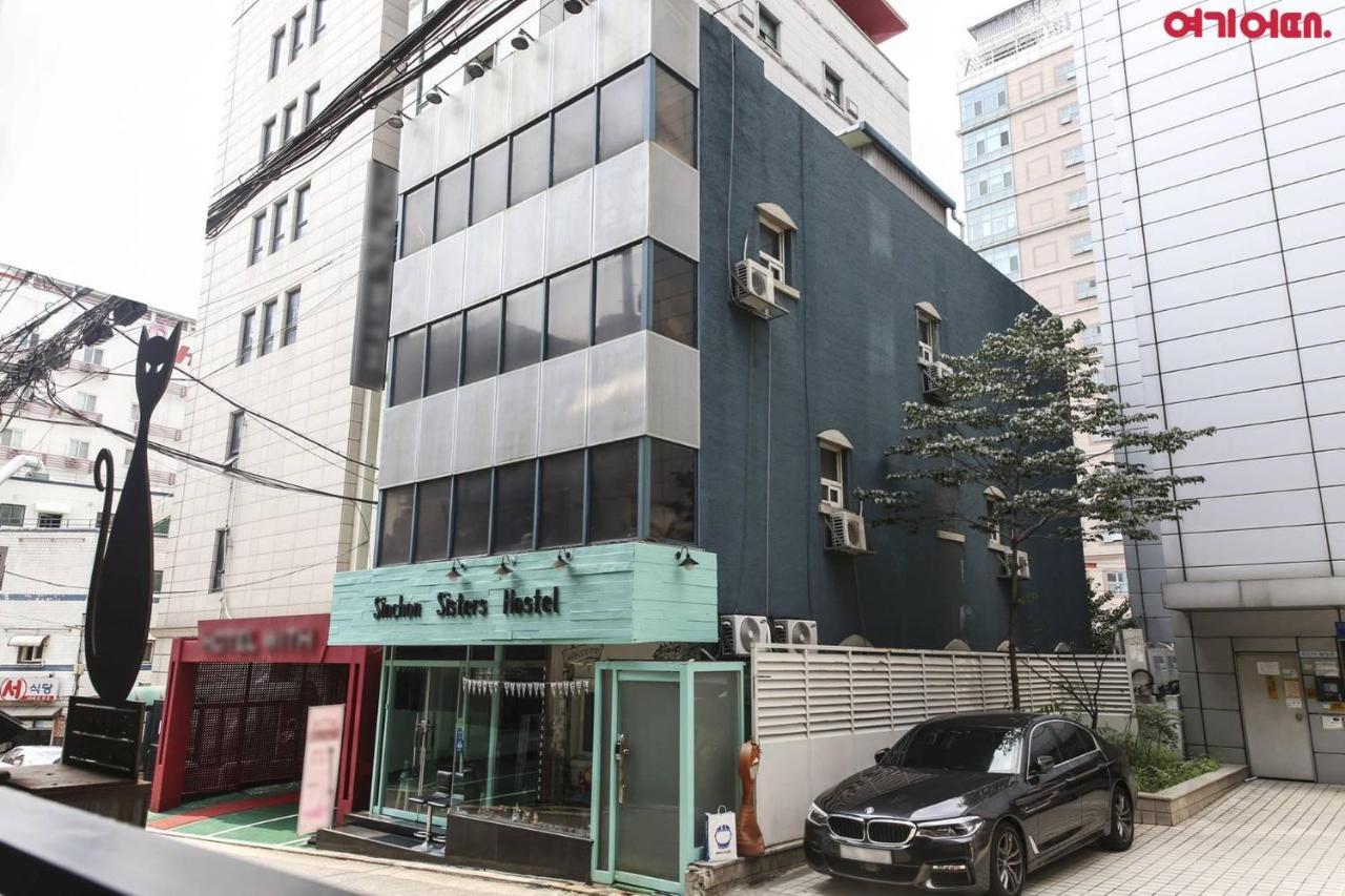 Sinchon Sisters Hostel Seoul Bagian luar foto