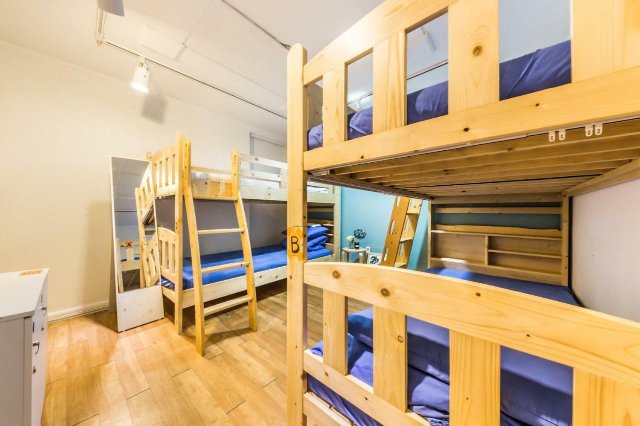 Sinchon Sisters Hostel Seoul Bagian luar foto